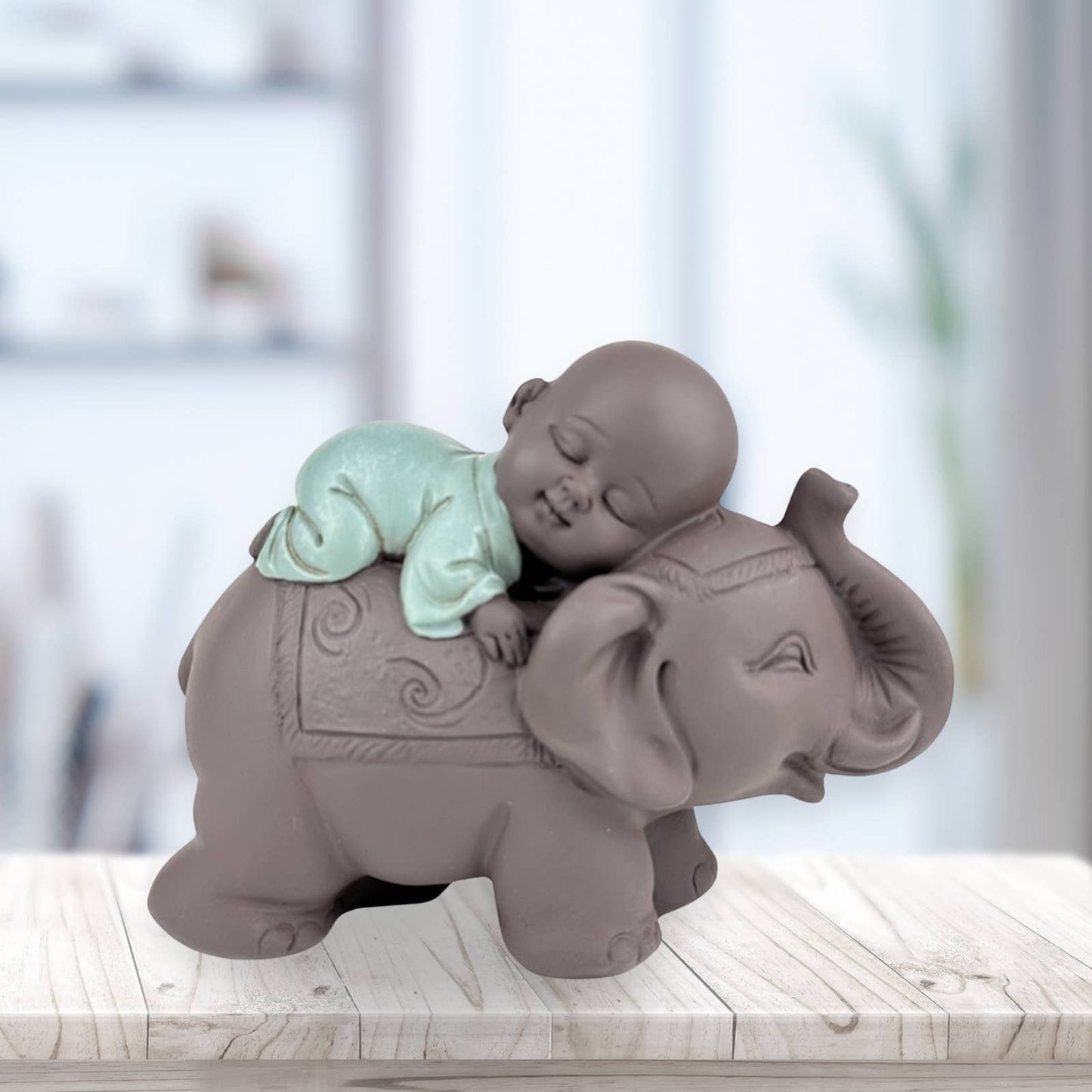 Buddha baby figur på en Feng Shui Lucky Elephant