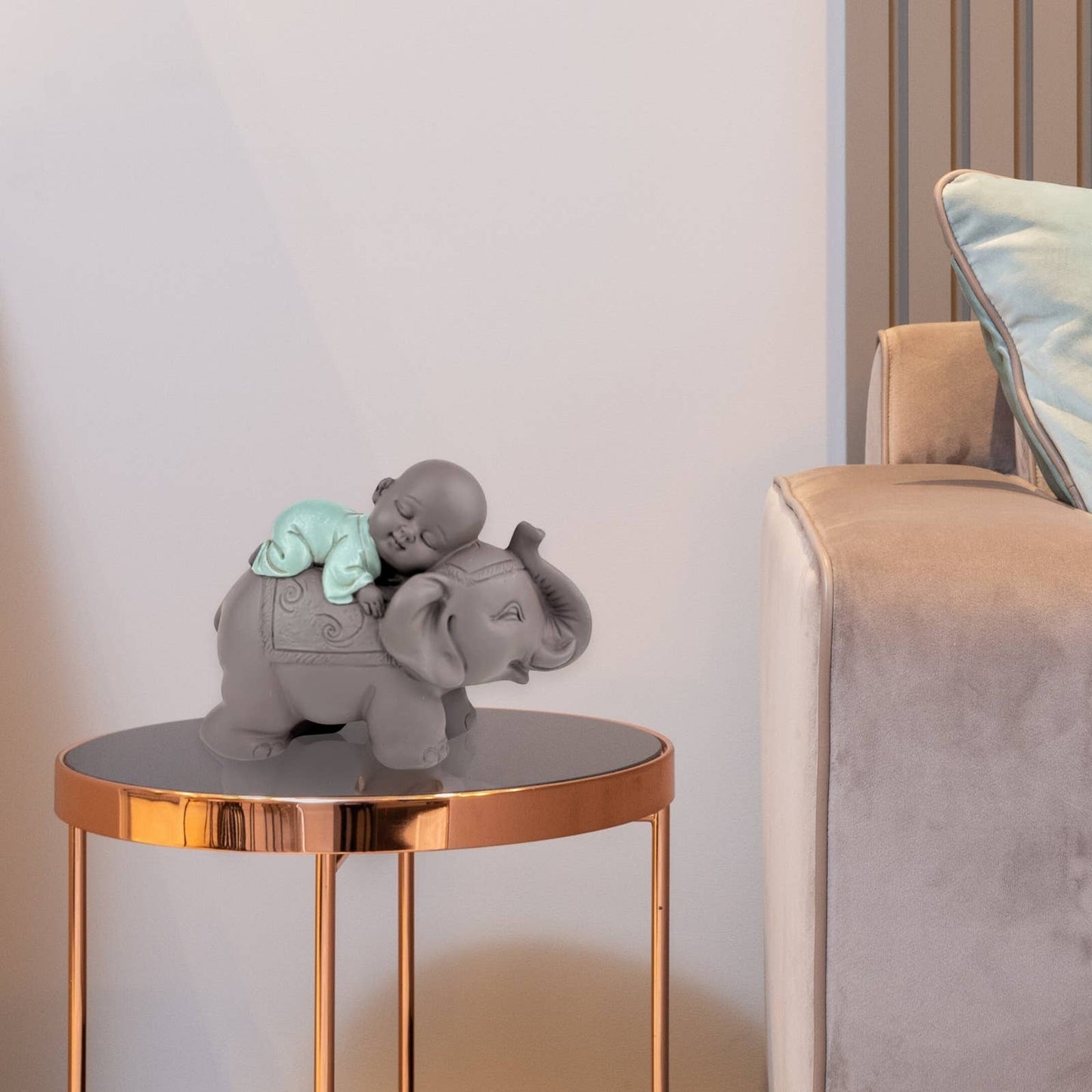 Buddha baby figur på en Feng Shui Lucky Elephant